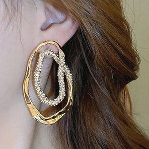 ▪️Oval inlaid rhinestone earrings; unbranded; nwot